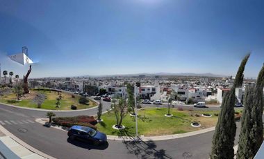 CASA DE AUTOR, DE 4 RECÁMARAS CON ROOF GARDEN,  JARDÍN, HERMOSAS VISTAS EN EL REFUGIO QUERÉTARO