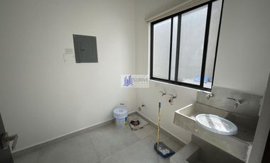 CASA EN RENTA ALTARES CARRETERA NACIONAL ZONA SUR SANTIAGO
