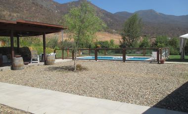 PARCELA CON JARDÍN FORMADO Y CASA CON FINAS TERMINACIONES