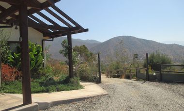 PARCELA CON JARDÍN FORMADO Y CASA CON FINAS TERMINACIONES