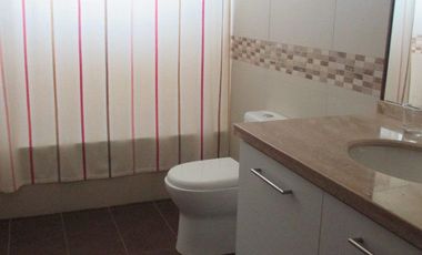 PARCELA CON JARDÍN FORMADO Y CASA CON FINAS TERMINACIONES