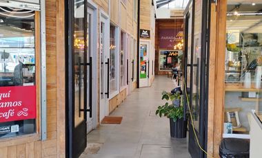 Se Arrienda moderno y céntrico Local Comercial