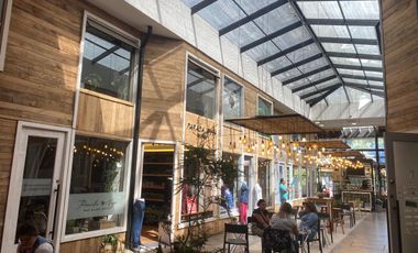 Se Arrienda moderno y céntrico Local Comercial