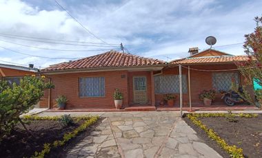 SE ARRIENDA HERMOSA CASA EN EL BARRIO EL CAIRO - CHIA