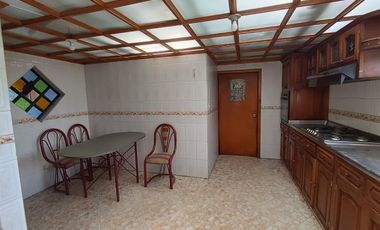 SE ARRIENDA HERMOSA CASA EN EL BARRIO EL CAIRO - CHIA