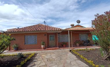 SE ARRIENDA HERMOSA CASA EN EL BARRIO EL CAIRO - CHIA