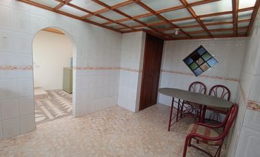 SE ARRIENDA HERMOSA CASA EN EL BARRIO EL CAIRO - CHIA