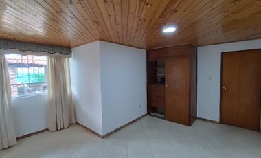 SE ARRIENDA HERMOSA CASA EN EL BARRIO EL CAIRO - CHIA