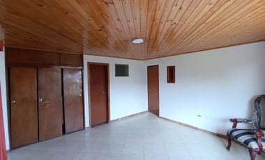 SE ARRIENDA HERMOSA CASA EN EL BARRIO EL CAIRO - CHIA