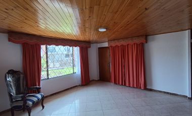 SE ARRIENDA HERMOSA CASA EN EL BARRIO EL CAIRO - CHIA