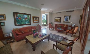 Samborondon, Venta de linda casa 5 dormitorios con Piscina