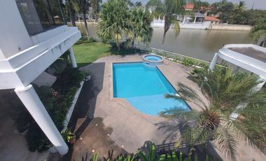 Samborondon, Venta de linda casa 5 dormitorios con Piscina