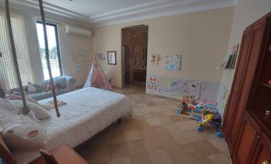 Samborondon, Venta de linda casa 5 dormitorios con Piscina