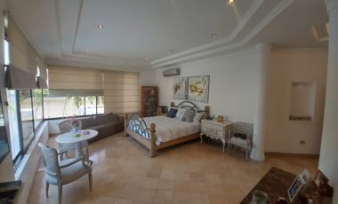 Samborondon, Venta de linda casa 5 dormitorios con Piscina