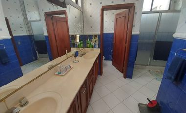 Samborondon, Venta de linda casa 5 dormitorios con Piscina