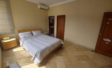 Samborondon, Venta de linda casa 5 dormitorios con Piscina