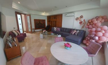 Samborondon, Venta de linda casa 5 dormitorios con Piscina