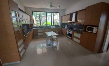 Samborondon, Venta de linda casa 5 dormitorios con Piscina