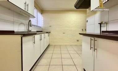 VILLA ALEMANA VENDE CASA 4D 2B CONDOMINIO CON PISCINA