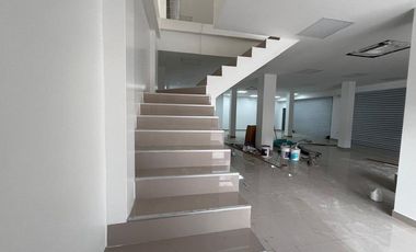 Edificio de venta en manta zona sur R/B