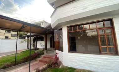 CASA EN RENTA, ROJAS, CUMBAYÁ, 4 DORMITORIOS, INDEPENDIENTE