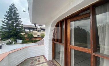 CASA EN RENTA, ROJAS, CUMBAYÁ, 4 DORMITORIOS, INDEPENDIENTE