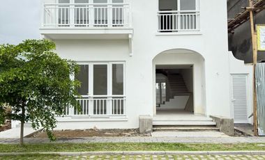 C347 - Venta Casa a Estrenar en Aires Norte - Samborondón