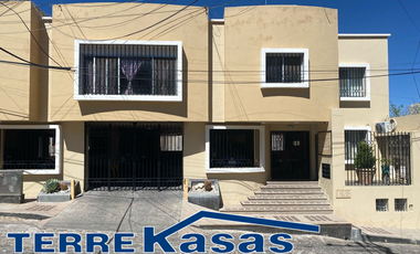 Edificio de Departamentos en Venta, En Colonia Lomas de la Soledad