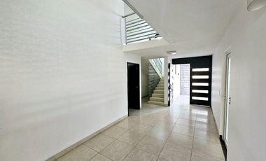 Casa comercial (oficina) EN VENTA en Jardines del Moral, León, Guanajuato