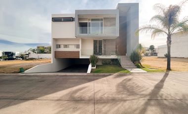 Residencia en Renta en Coto Villa Verona, Zona Dorada Zapopan.