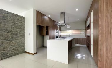 Residencia en Renta en Coto Villa Verona, Zona Dorada Zapopan.