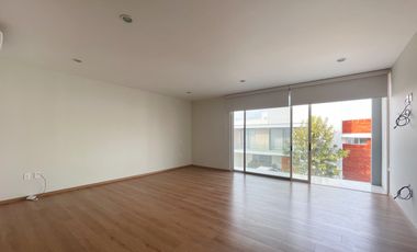 Residencia en Renta en Coto Villa Verona, Zona Dorada Zapopan.