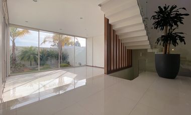 Residencia en Renta en Coto Villa Verona, Zona Dorada Zapopan.