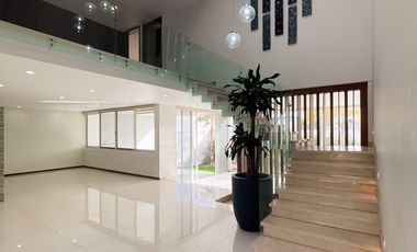 Residencia en Renta en Coto Villa Verona, Zona Dorada Zapopan.