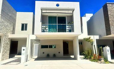 Casa con jardín en La Vista Residencial, Querétaro.