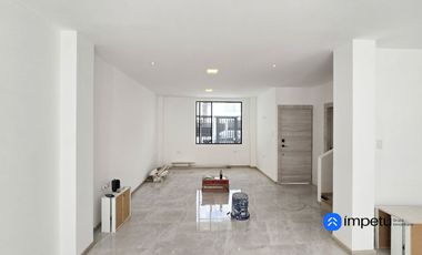 Se vende casa unifamiliar en Amable María, aplican a crédito VIP con la tasa del 4,87 % a 25 años plazo, zona residencial y segura, calles