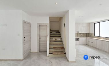 Se vende casa unifamiliar en Amable María, aplican a crédito VIP con la tasa del 4,87 % a 25 años plazo, zona residencial y segura, calles