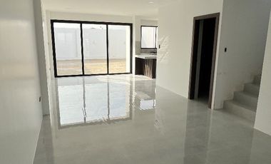 Casa en venta, Urb. El Condado - AV. León Febres Cordero