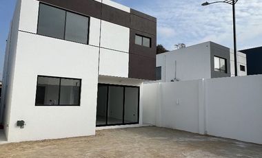 Casa en venta, Urb. El Condado - AV. León Febres Cordero