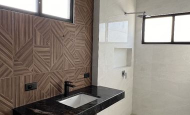 Casa en venta, Urb. El Condado - AV. León Febres Cordero
