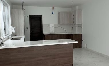 Casa en venta, Urb. El Condado - AV. León Febres Cordero