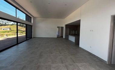 CASA FINCA DE LUJO EN VENTA, CONDOMINIO CERRADO, A 20 MINUTOS DEL AEROPUERTO JOSE MARIA CORDOVA