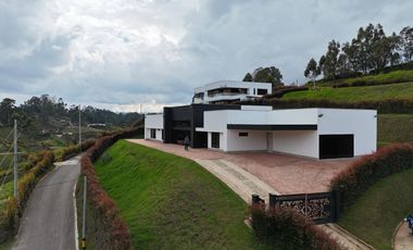 CASA FINCA DE LUJO EN VENTA, CONDOMINIO CERRADO, A 20 MINUTOS DEL AEROPUERTO JOSE MARIA CORDOVA
