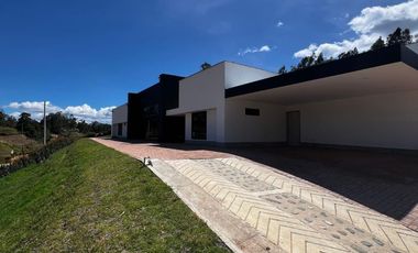 CASA FINCA DE LUJO EN VENTA, CONDOMINIO CERRADO, A 20 MINUTOS DEL AEROPUERTO JOSE MARIA CORDOVA
