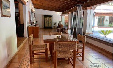 Rancho Señorial Privilegiado, con 3 Pozos y Bella Ecología. Casa estilo Mediterránea amueblada, con alberca, 10 caballerizas: Frontón y Pádel tenis.