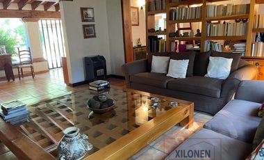 Rancho Señorial Privilegiado, con 3 Pozos y Bella Ecología. Casa estilo Mediterránea amueblada, con alberca, 10 caballerizas: Frontón y Pádel tenis.