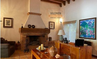 Rancho Señorial Privilegiado, con 3 Pozos y Bella Ecología. Casa estilo Mediterránea amueblada, con alberca, 10 caballerizas: Frontón y Pádel tenis.