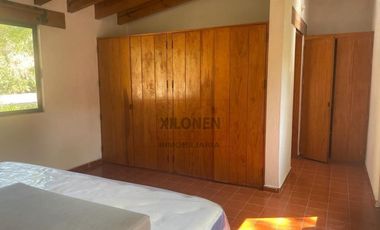 Rancho Señorial Privilegiado, con 3 Pozos y Bella Ecología. Casa estilo Mediterránea amueblada, con alberca, 10 caballerizas: Frontón y Pádel tenis.
