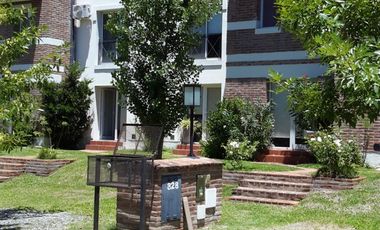 Venta Dúplex en C. C. de Golf Las Praderas de Lujan
