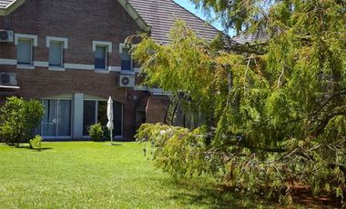 Venta Dúplex en C. C. de Golf Las Praderas de Lujan